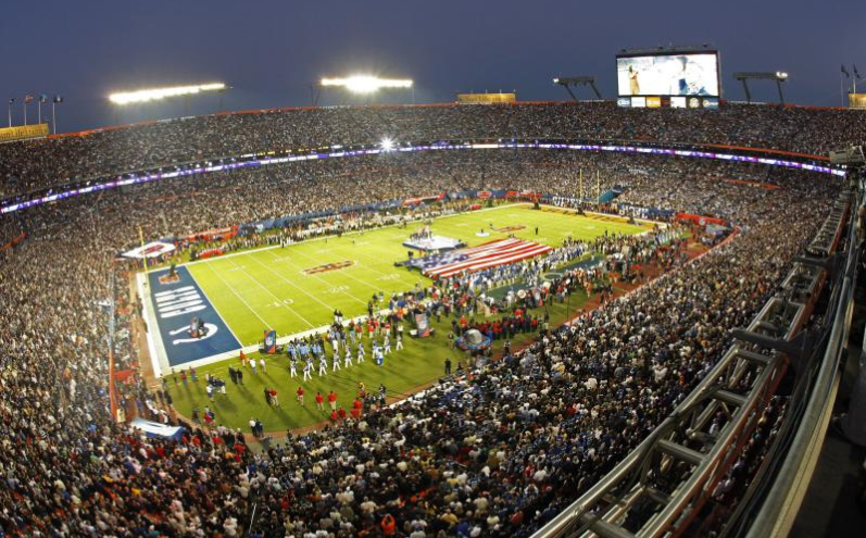 A crowd of people standing on top of a football field.